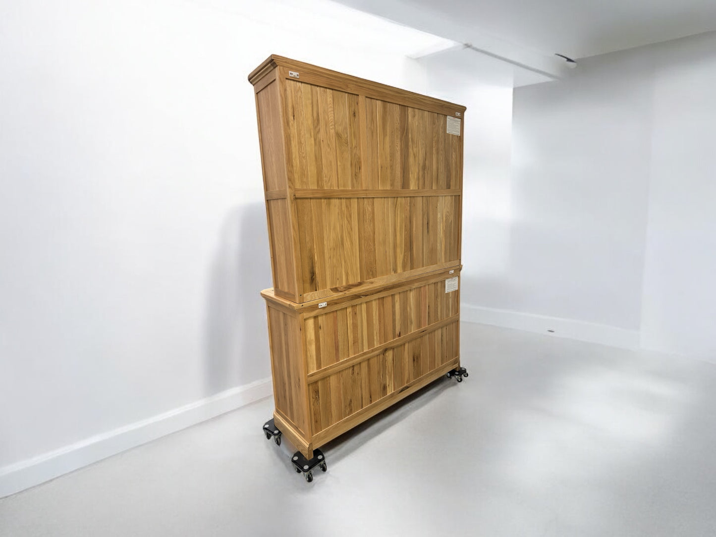 Solid Oak Large Dresser,Traditionally Crafted with solid oak with no veneer, MDF or chipboard used. RRP £1199