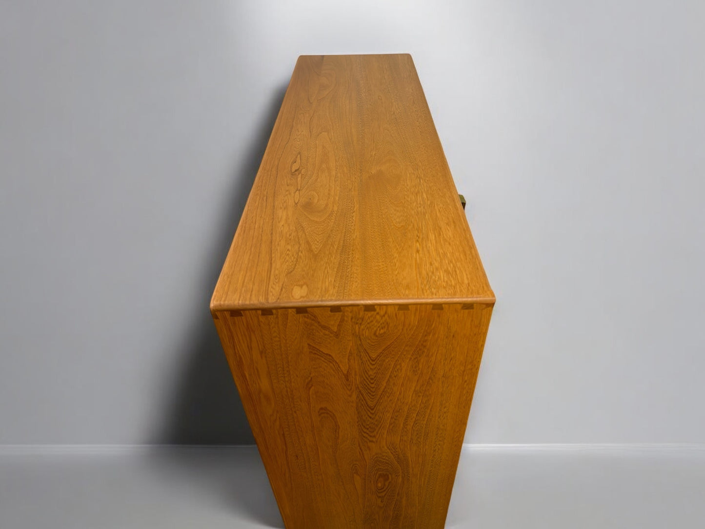 Ercol Solid Ash Wood Windsor Medium Display Cabinet with Lights