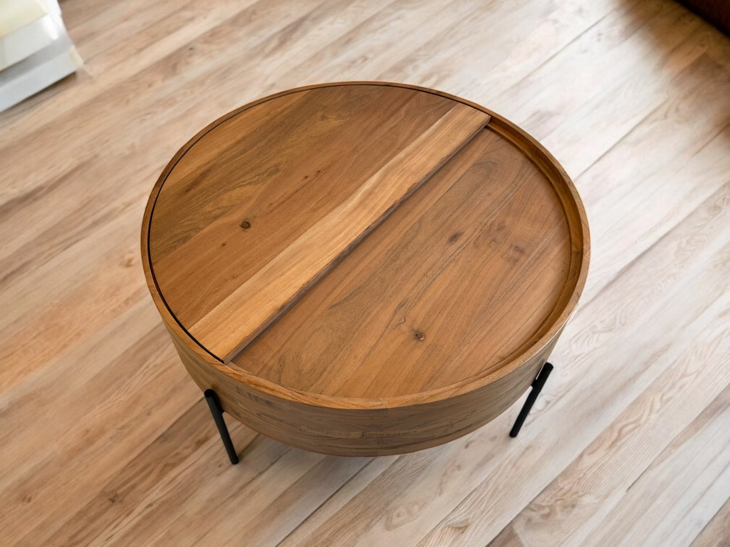 Solid Acacia Wood Coffee Table, Combining Stylish Design with Practical Functionality
