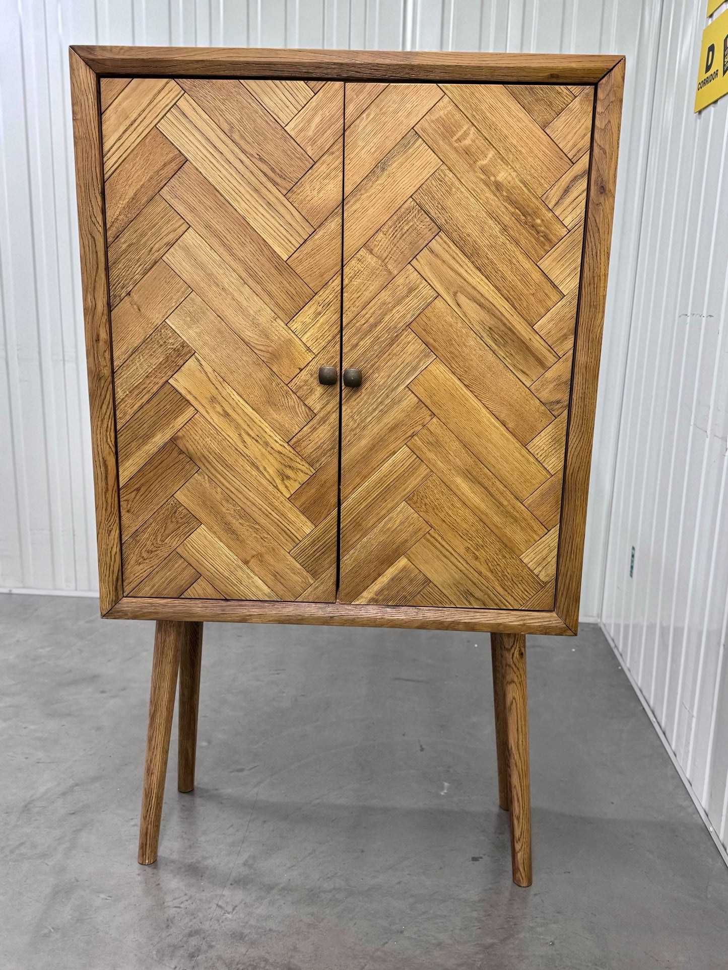 Oak Furnitureland Brushed & Glazed Oak Drinks Cabinet Parquet Range RRP £649