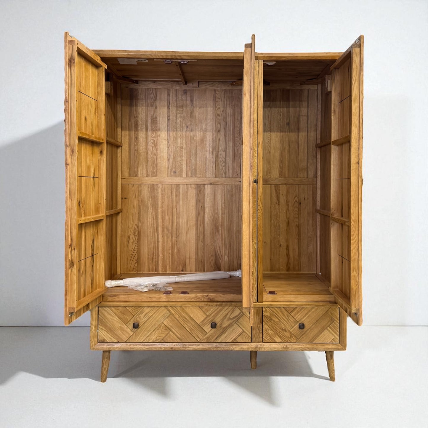 Oak Furnitureland Brushed & Glazed Solid Oak Triple Wardrobe Parquet Range RRP £1599