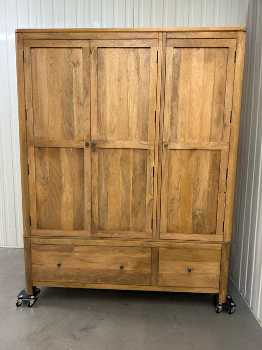 Oak Furnitureland Solid Mango Wood Triple Wardrobe Lyla Range RRP £1449