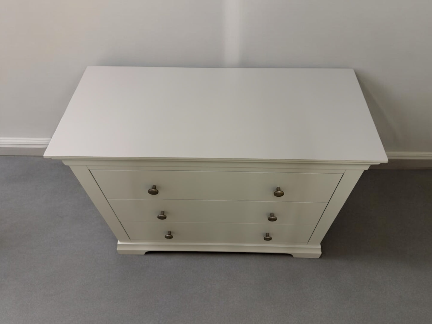 Cotswold Company Solid Wood Frame & Grey Painted Petited Chest RRP £399