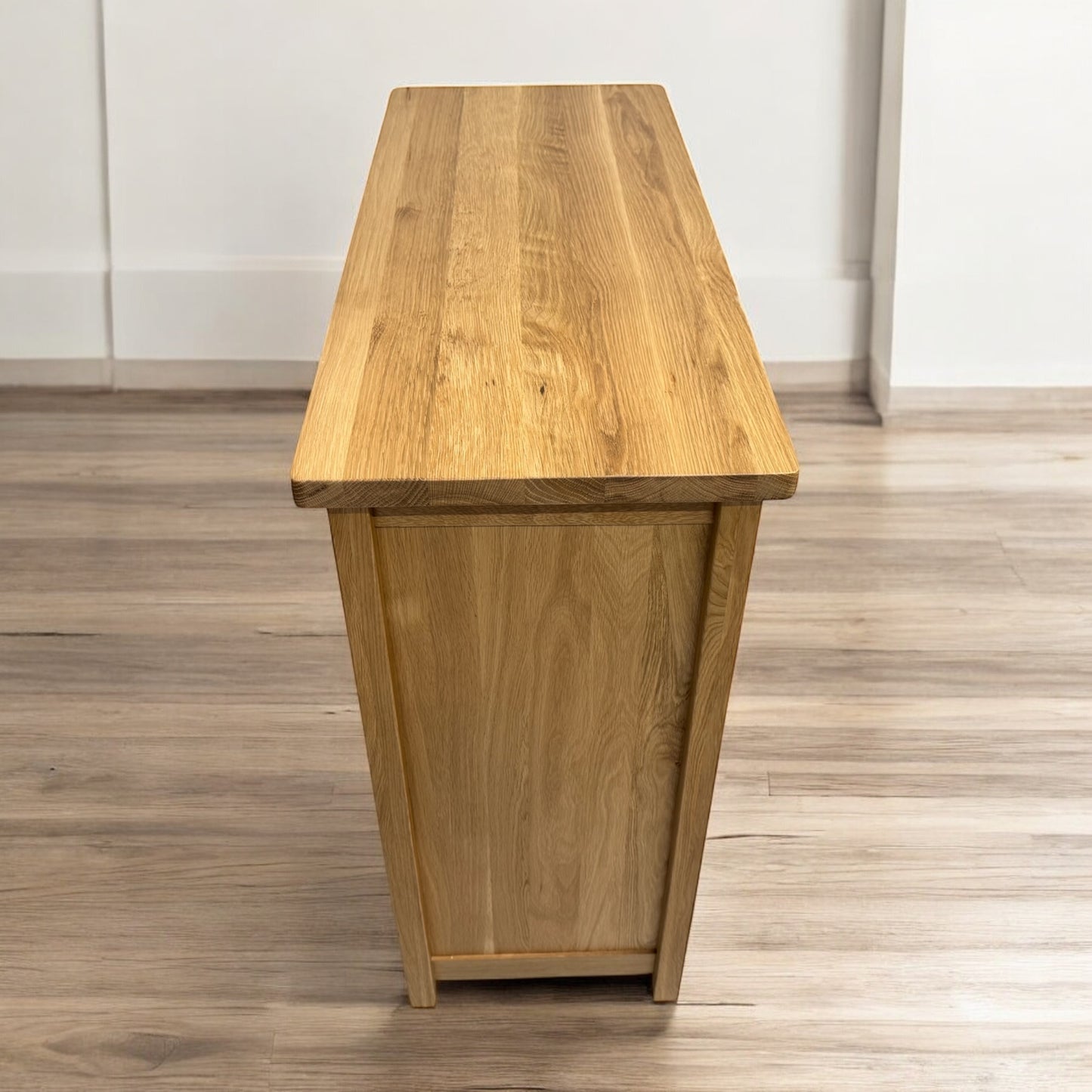 Solid oak cabinet with closed double doors – SE Furniture Outlet