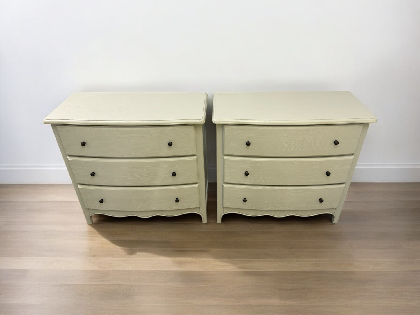 Cotswold Company Solid Oak French Grey Painted Chests Of Drawers Camille Range RRP £699 Each