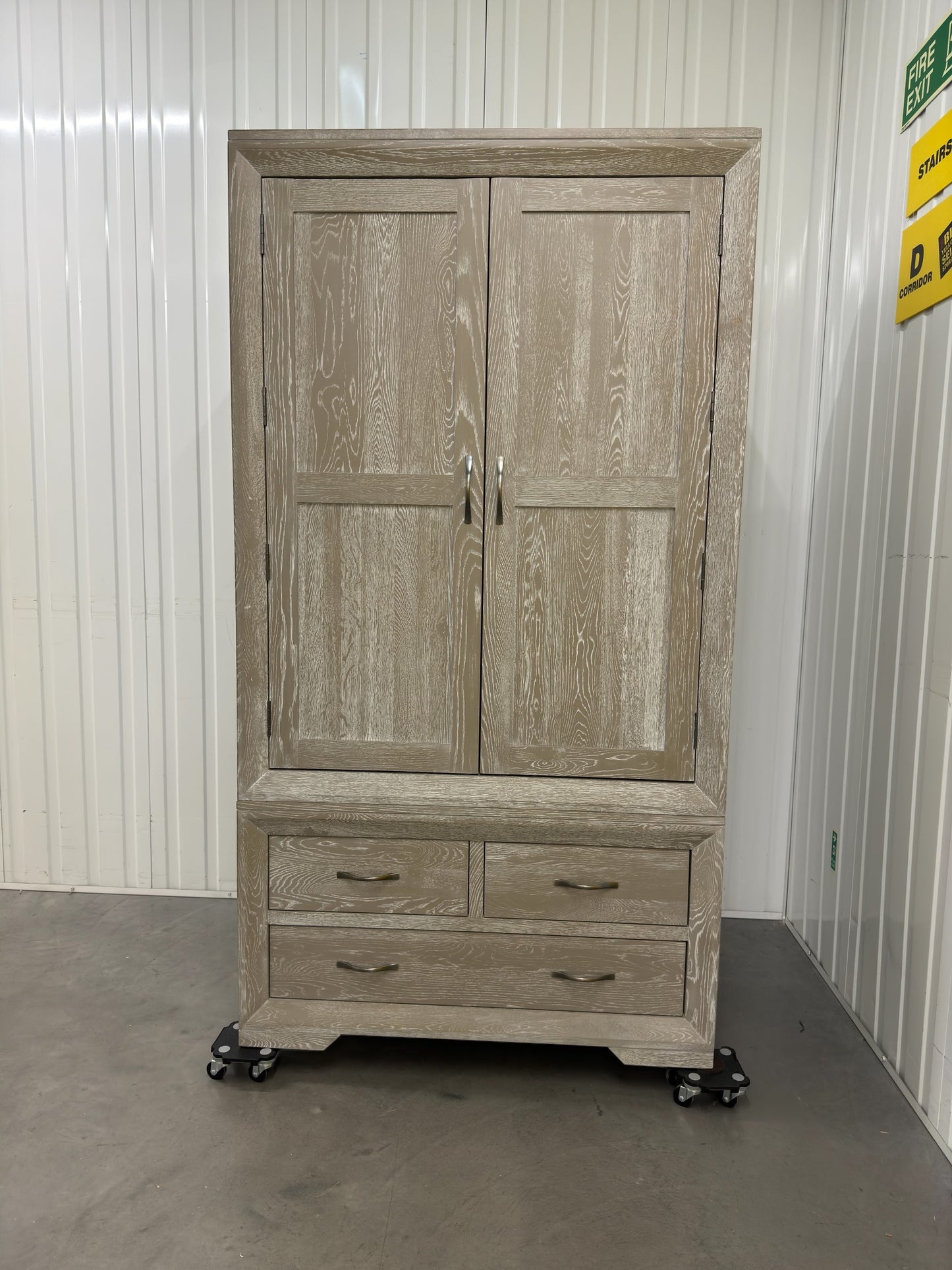 Oak Furnitureland Solid Oak With Grey Wash Kitchen Larder Willow Range RRP £1449