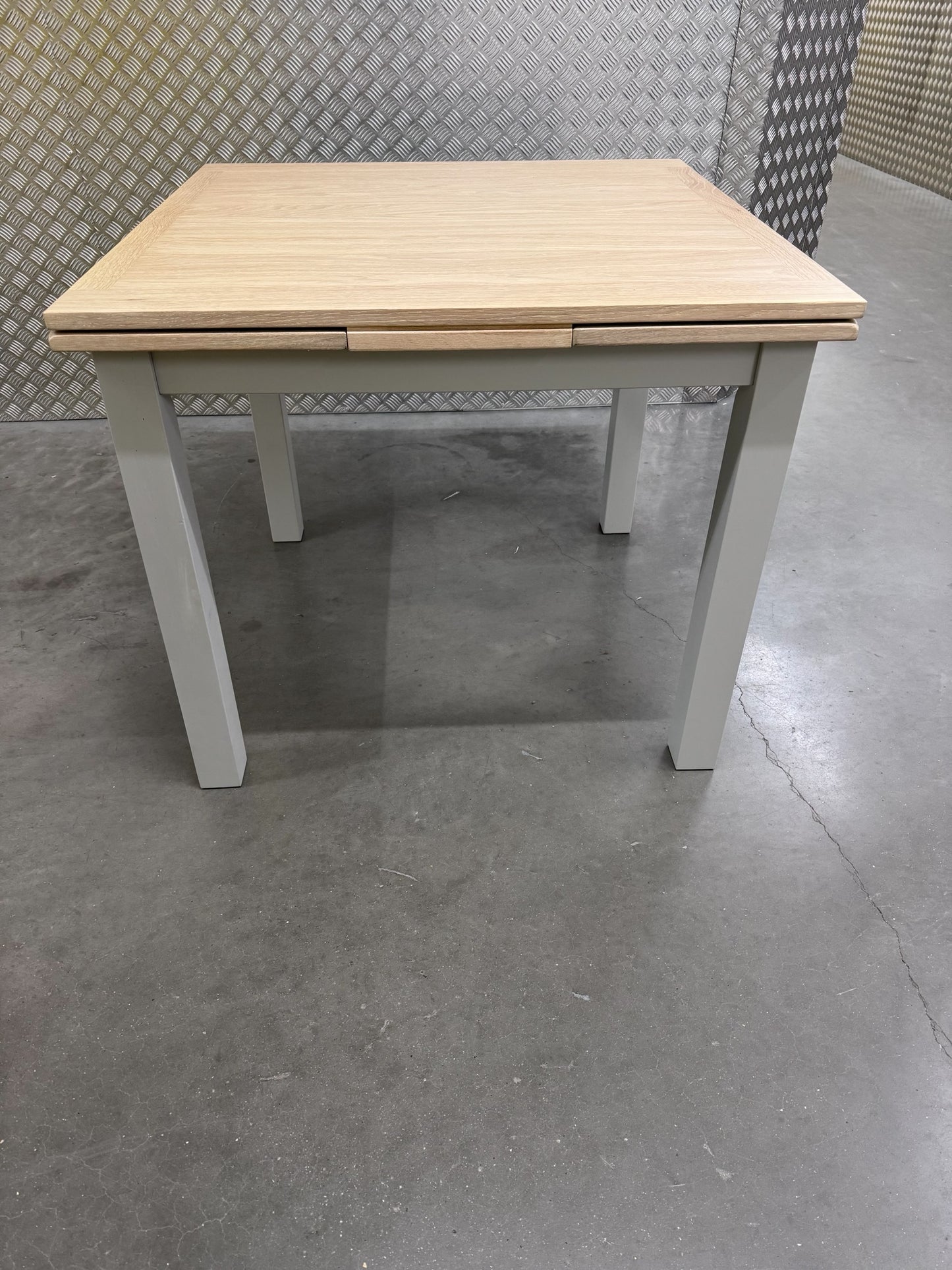 Cotswold Company White Wax Finished Oak Top & Grey Painted 2-4 Extending Dining Table RRP £399