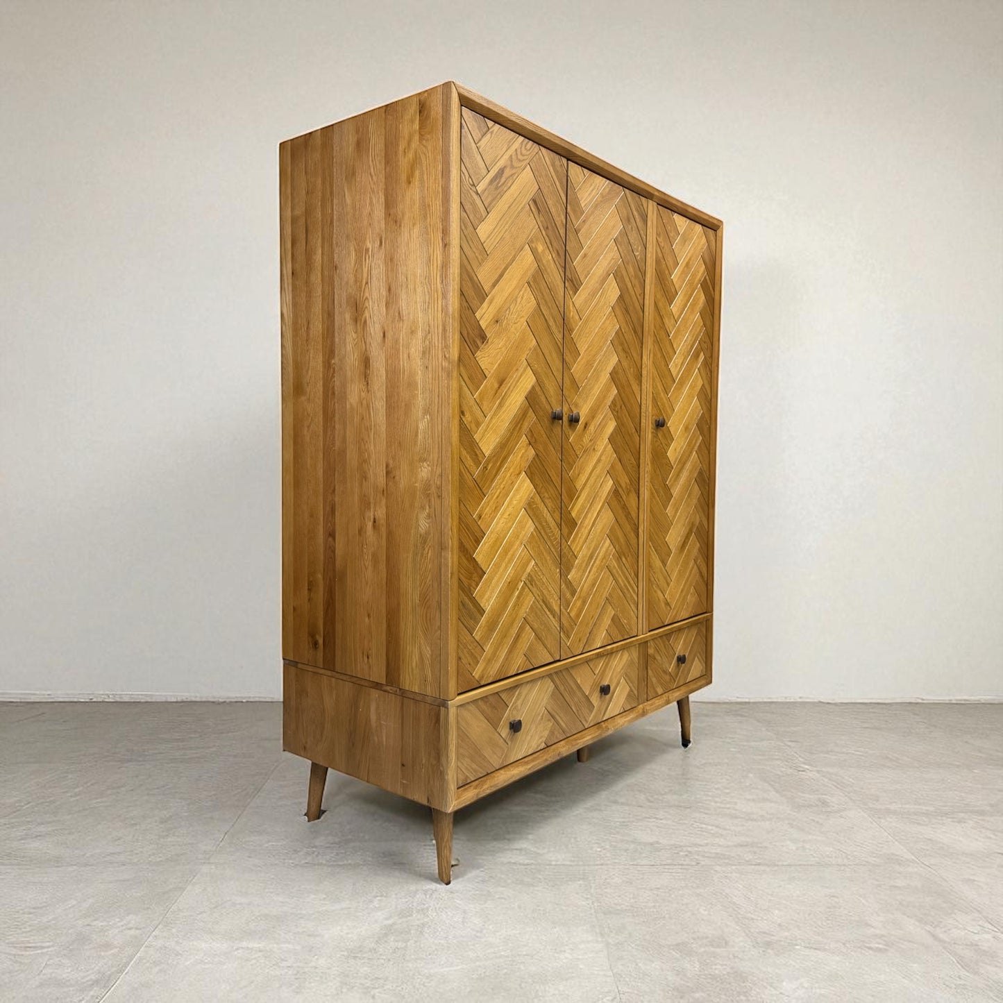 Oak Furnitureland Brushed & Glazed Solid Oak Triple Wardrobe Parquet Range RRP £1599