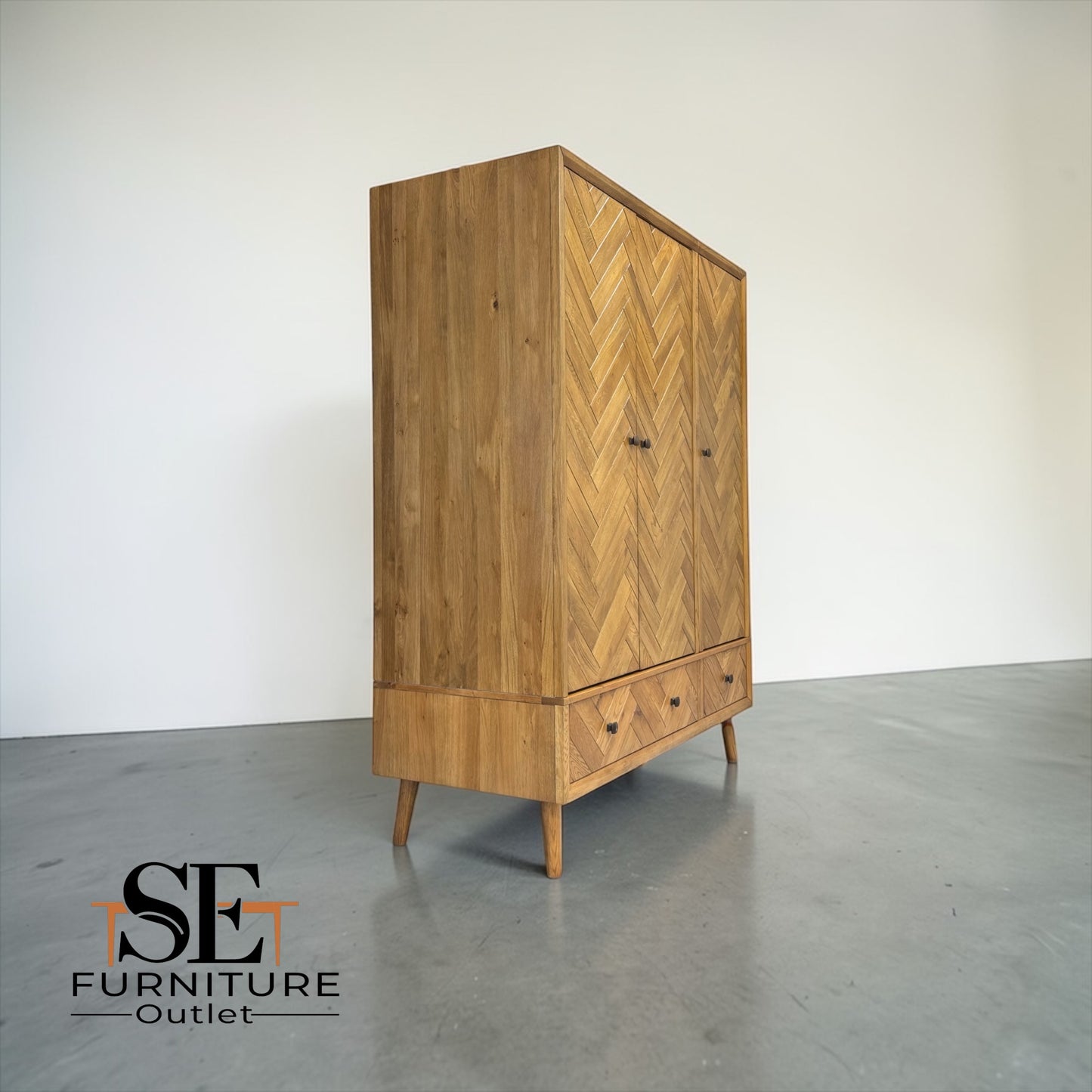 Brushed & Glazed Solid Oak Triple Wardrobe, Parquet Range From Oak Furnitureland RRP £1599
