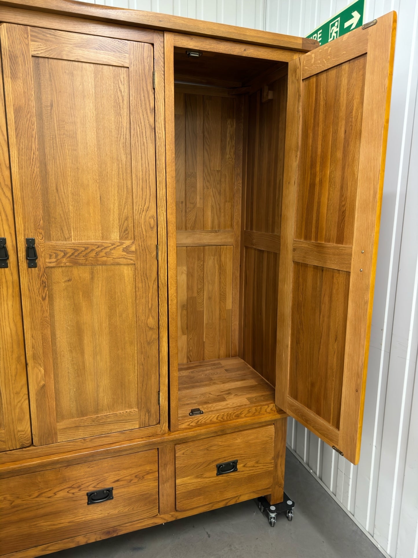 Oak Furnitureland Solid Oak Triple Wardrobe Original Rustic Range RRP £1349