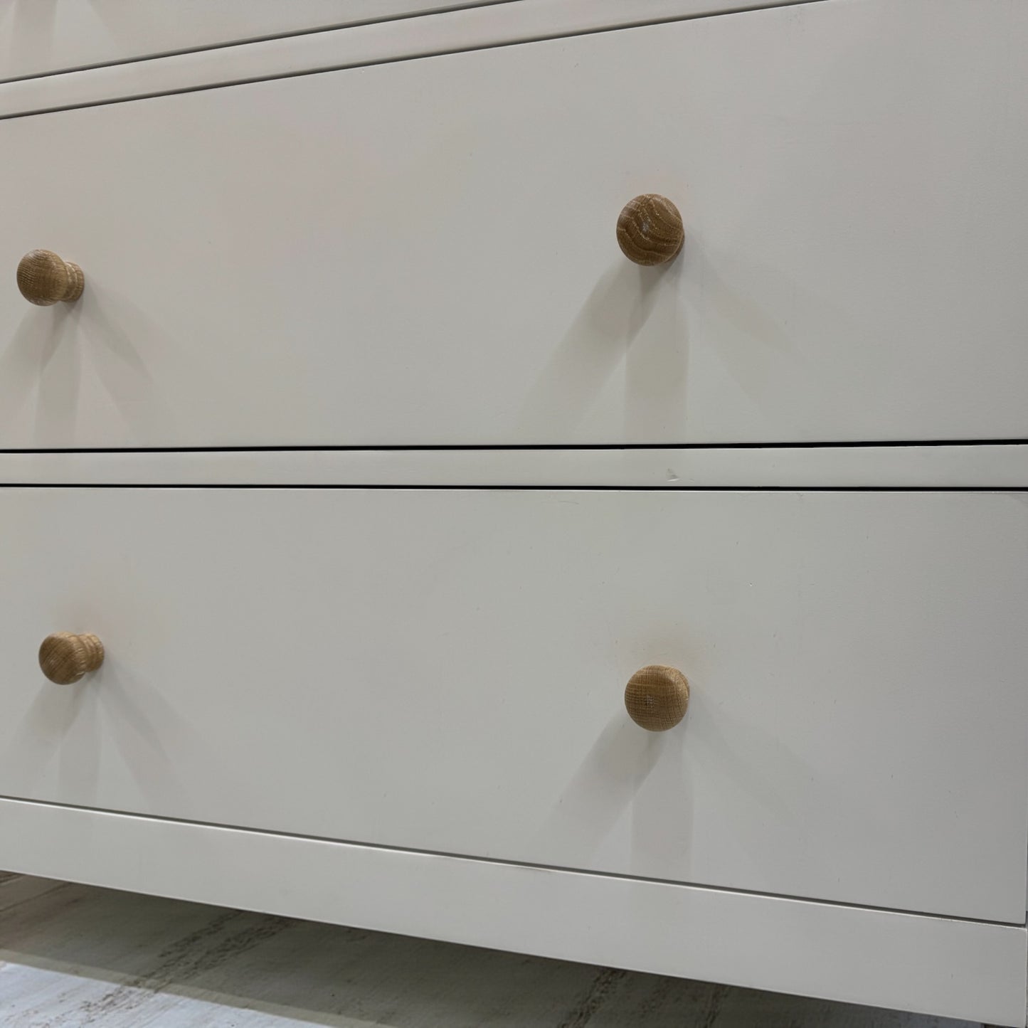 White Wax Finished Oak Top 10 Drawer Chest, Chester Pure White Range RRP £1100