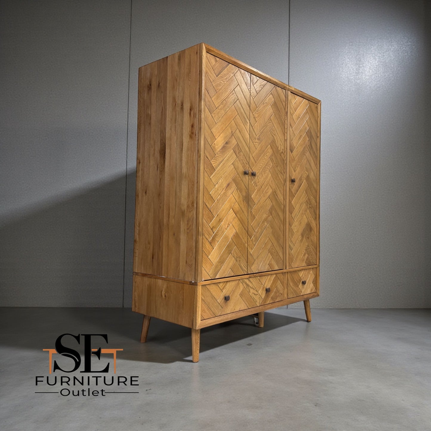 Brushed & Glazed Solid Oak Triple Wardrobe, Parquet Range From Oak Furnitureland RRP £1599