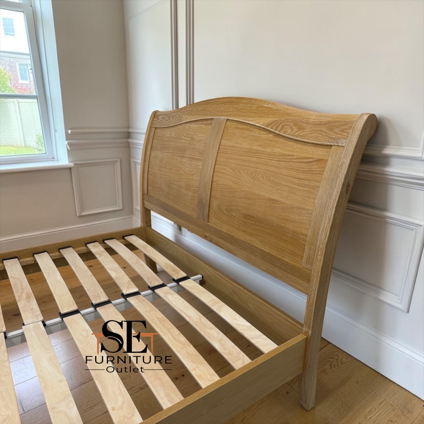 Whitewashed Finish Solid Oak & Oak Veneer King Size Sleigh Bed