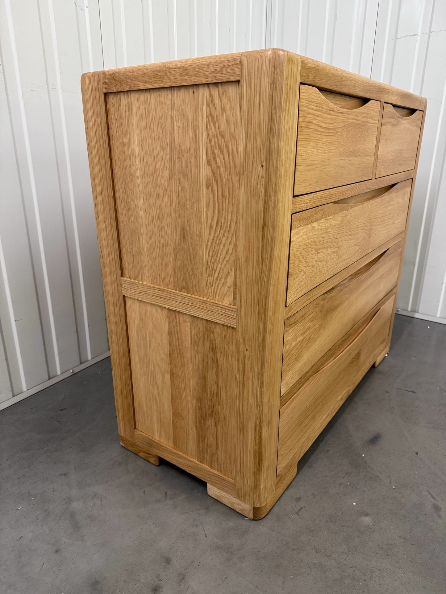 Solid Oak 5 Drawer Chest RRP £769.      (No Veneer, MDF Or Chipboard Used)