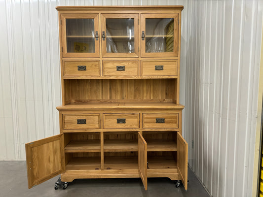 Solid Oak Large Dresser,Traditionally Crafted with solid oak with no veneer, MDF or chipboard used. RRP £1199