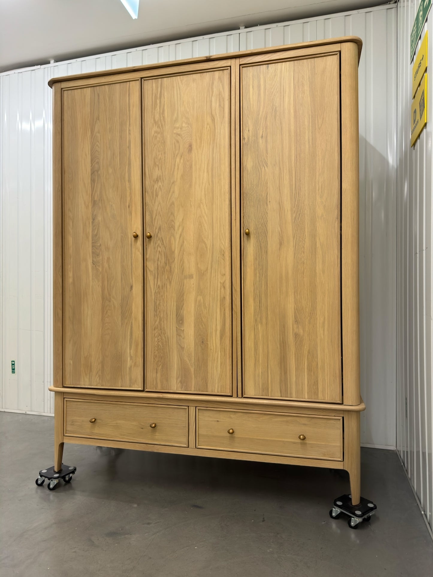 Oak Furnitureland Light Natural Solid Oak Triple Wardrobe Newton Range RRP £1549