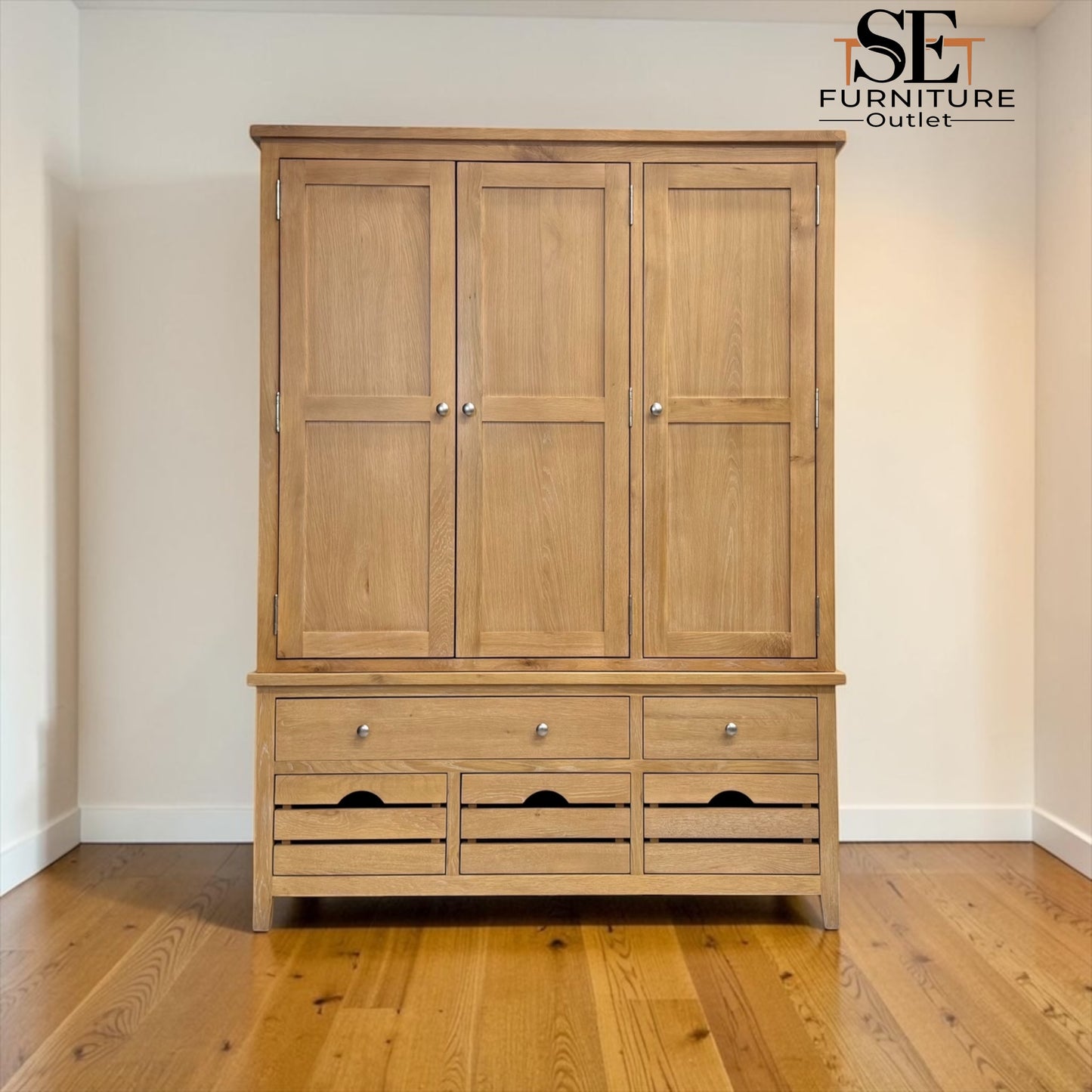 Whitewashed Oak Triple Larder Inglesham Range RRP £2195