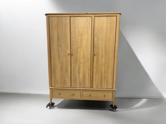 Oak Furnitureland Light Natural Solid Oak Triple Wardrobe Newton Range RRP £1549