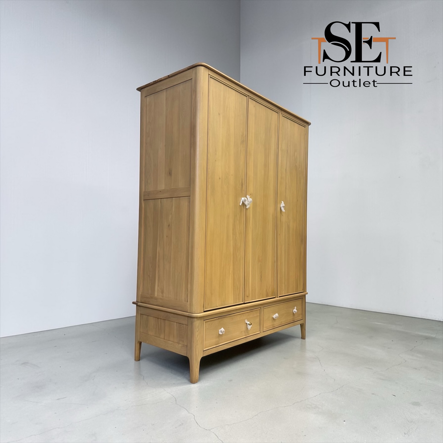 Light Natural Solid Oak Triple Wardrobe with Full-Size Mirror, Newton Range From Oak Furnitureland RRP £1599