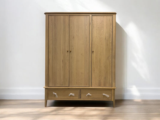 OAK FURNITURELAND LIGHT NATURAL SOLID OAK TRIPLE WARDROBE NEWTON RANGE RRP £1549