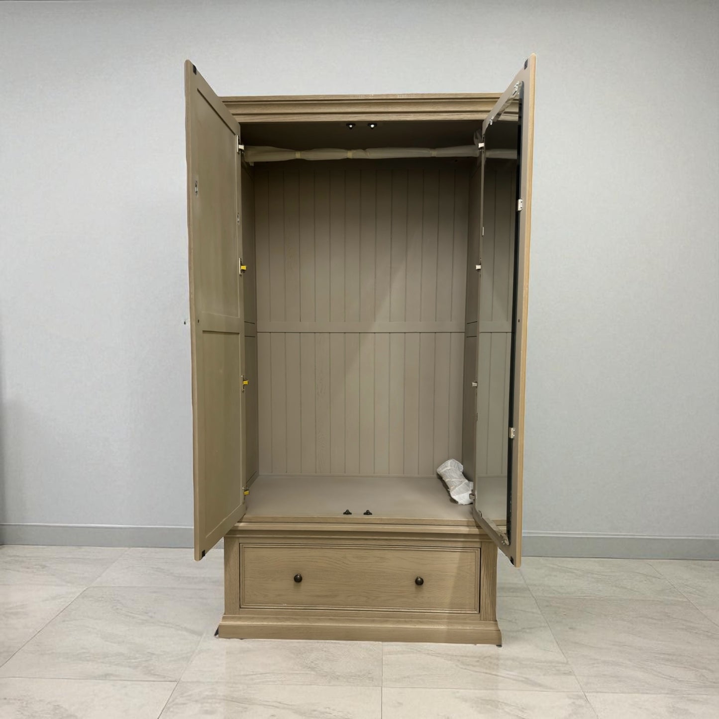 Oak Furnitureland Weathered Oak Double Wardrobe with Glass Mirror & Tie Rack Burleigh Range RRP £1099